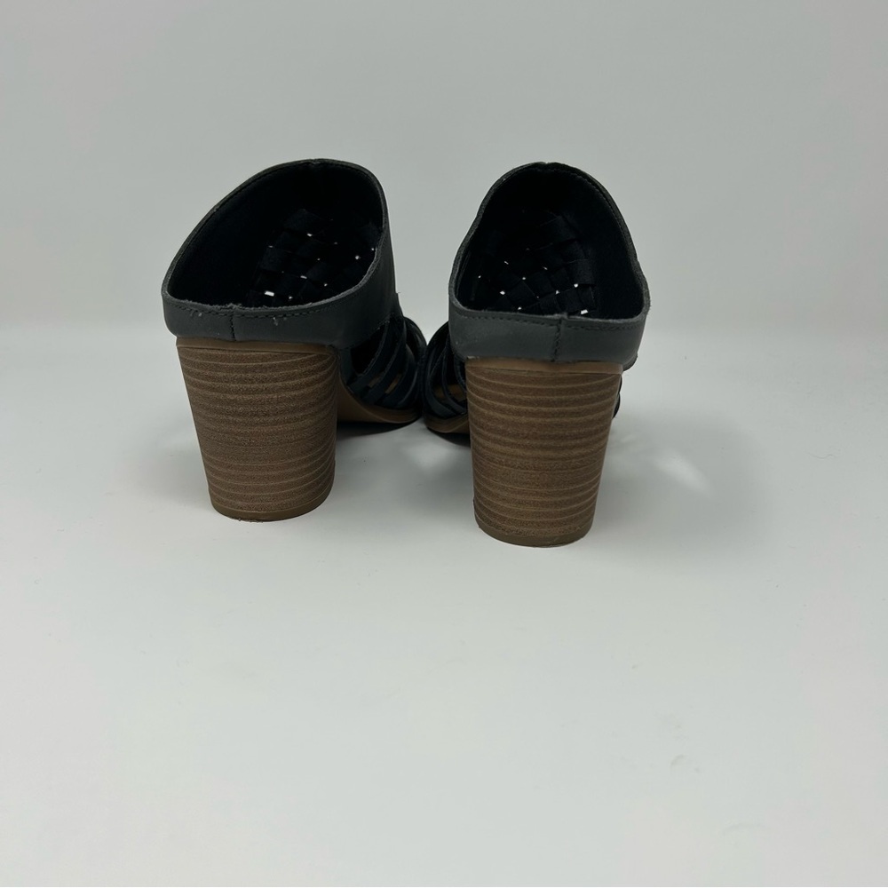 Universal Thread Heeled Mules - Picture 5 of 7